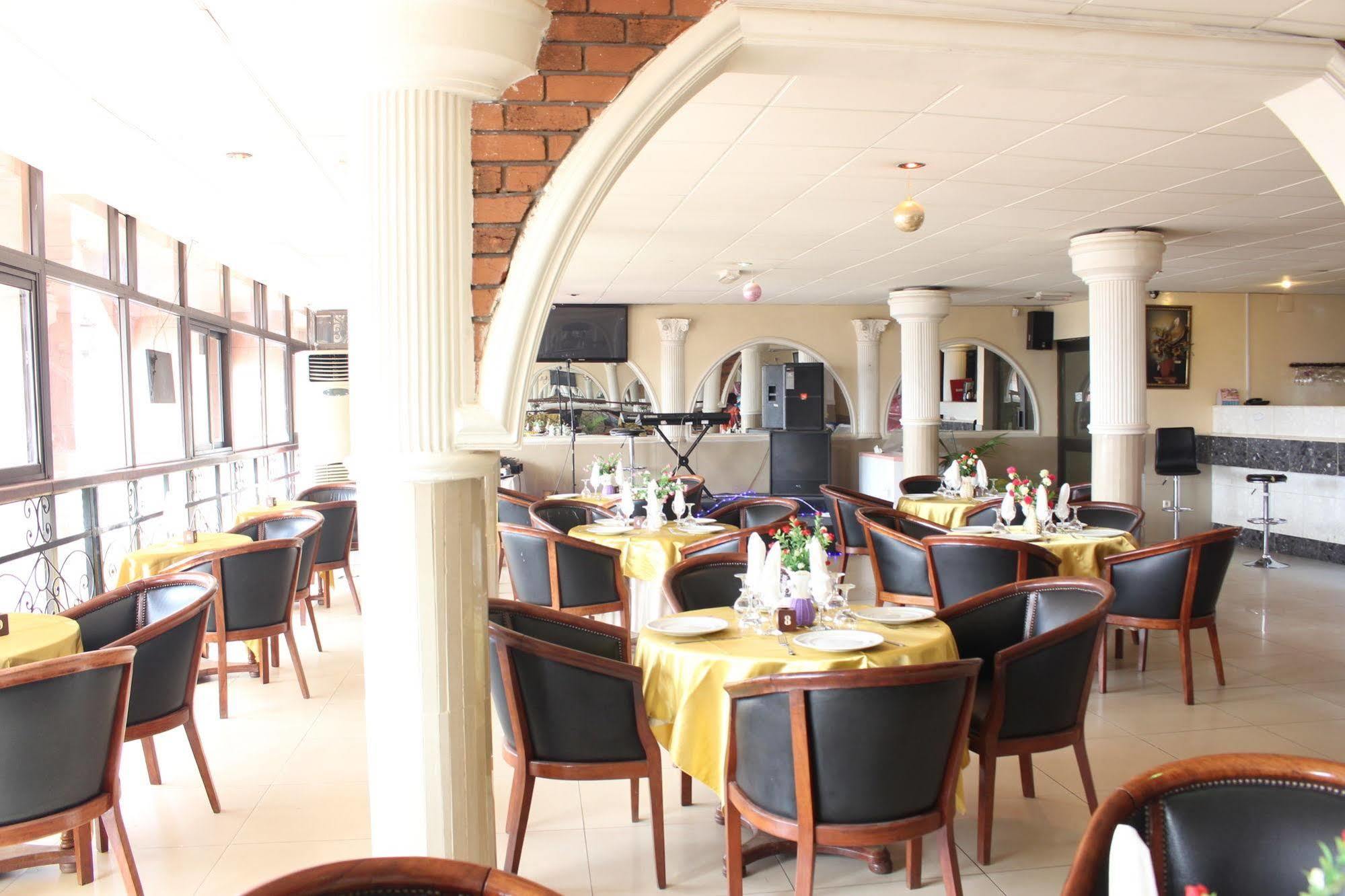 Hotel Santa Lucia Yaoundé Kültér fotó