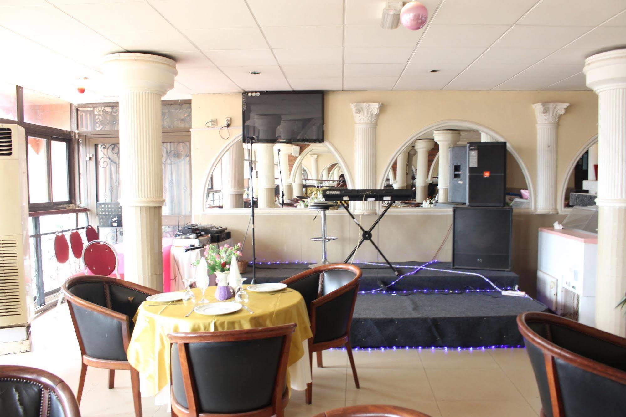 Hotel Santa Lucia Yaoundé Kültér fotó