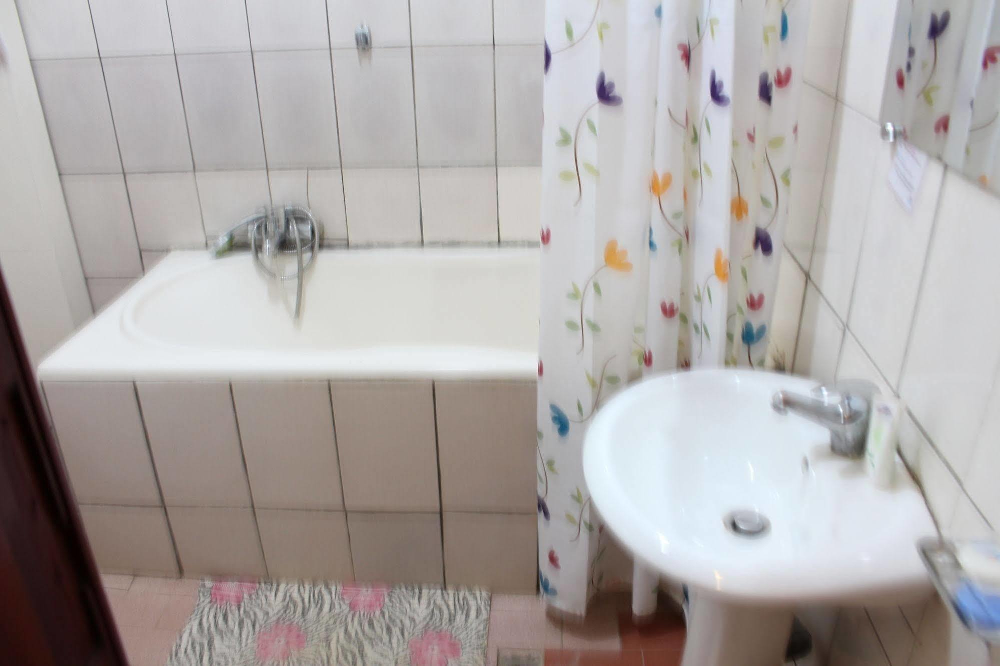 Hotel Santa Lucia Yaoundé Kültér fotó